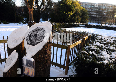 Labirinto di Edimburgo George Square Gardens in inverno Neve libreria principale Università di Edimburgo Foto Stock