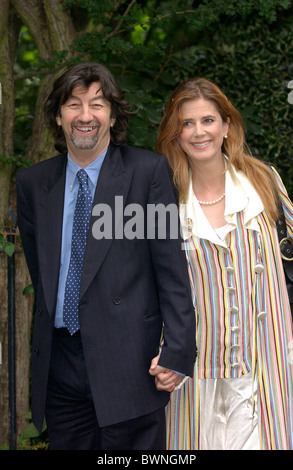 Teatro e regista Trevor Nunn con l'attrice moglie Imogen Stubbs al summer party in Carlyle Square a Chelsea, Londra Foto Stock