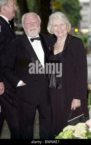 SIR RICHARD ATTENBOROUGH CON LA MOGLIE SHEILA frequentando evento di beneficenza al Landmark Hotel a Londra Foto Stock