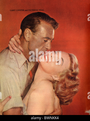 Pubblicità Hollywood foto di Gary Cooper e Patricia Neal in un abbraccio, pubblicizzando 1949 filmato la sorgente. Foto Stock