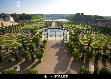 L' Orangerie e il Pièce d' Eau des Suisses del Palazzo di Versailles (Francia). L'Orangerie et la pièce d'eau des Suisses Foto Stock