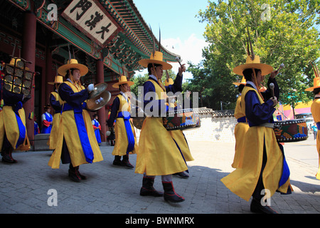 Cambio della Guardia, Palazzo Deoksugung, Palazzo della longevità virtuoso, Seoul, Corea del Sud, Asia Foto Stock