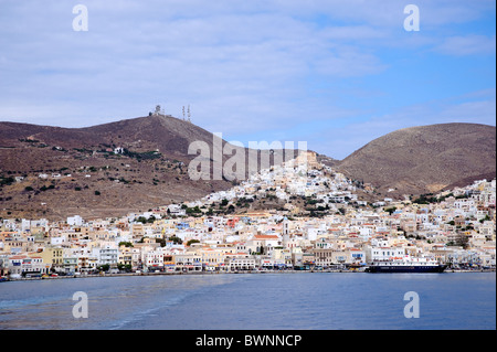 Vista di Ermoupolis, capitale del Greco Cyclade isola di Syros. Foto Stock