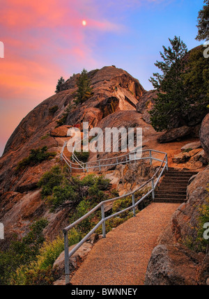 Tramonto al Moro Rock in Sequoia e King Canyon National Park, California, Stati Uniti d'America Foto Stock