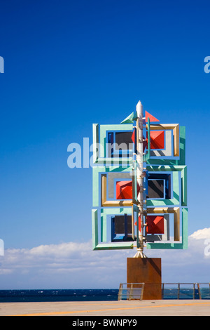 Vento Mobile scultura da notare artista locale Cesar Manrique sul Las Canteras beachfront in Las Palmas. Presso La Puntilla fine. Foto Stock