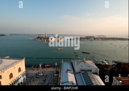 Vista dal campanile di san marco a guidecca e isola di san giorgio maggiore , Venezia 2010 Foto Stock