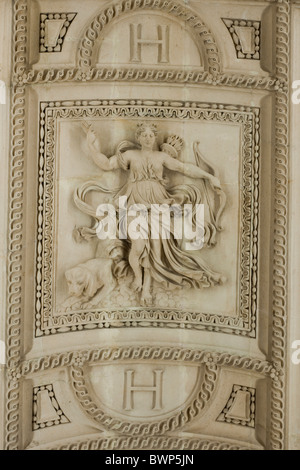Parigi, Francia, dettaglio architettonico, dal basso, Museo del Louvre, scultura francese, sul soffitto della Stairway Foto Stock