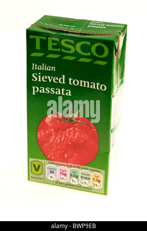 Tesco italiano la passata di pomodoro Foto Stock