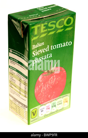 Tesco italiano la passata di pomodoro Foto Stock