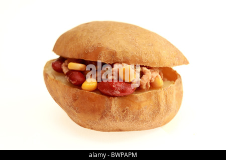 Giacca di patate con tonno e miscelati insalata di fagioli Foto Stock