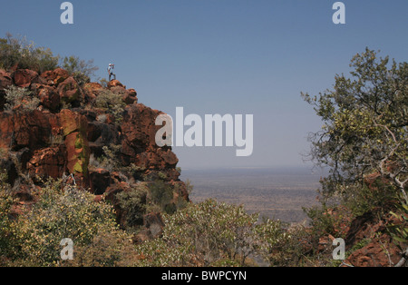 La Namibia Africa Waterberg estate 2007 Africa natura di paesaggio di montagna roccia montagne uomo una persona standi Foto Stock