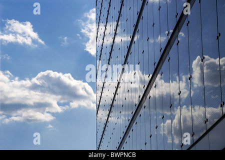 Dettagli dalla facciata moderna in Vienna Foto Stock