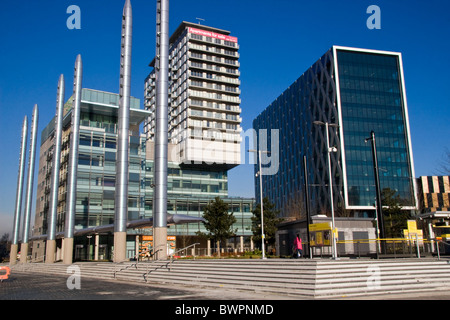 Gli uffici della BBC, Salford Uni edificio, appartamenti + stazione della metropolitana, MediaCityUK, Salford Quays, Greater Manchester, Inghilterra, Regno Unito Foto Stock