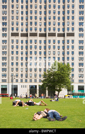 I prati sulla riva sud dal London Eye. Jubilee Gardens. Belvedere Road Foto Stock