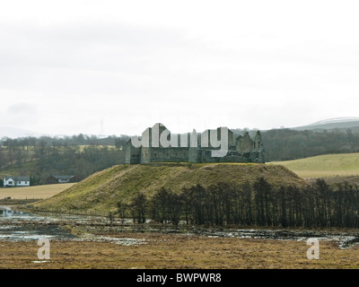 Rovine di Ruthven Barracks (completato nel 1721) in inverno, Ruthven, vicino a Kingussie, Cairngorms, Scotland, Regno Unito Foto Stock