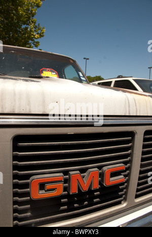 Auto più vecchie scambiati in ad Austin Texas auto concessionaria durante il pagamento in contanti per Clunkers programma 2009 progettato per stimolare vendite auto Foto Stock