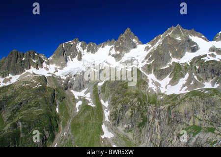 Svizzera Europa Canton Uri Wendenhorn Funffingerstock e Wasenhorn Susten Pass estate area Switzerl centrale Foto Stock