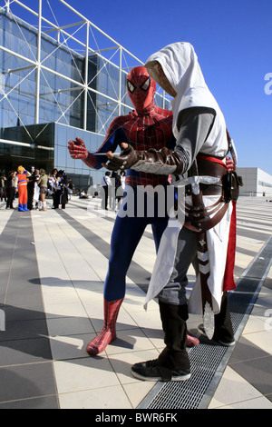 Uomo vestito da spiderman modello a romics trade show di roma 2010 Foto Stock