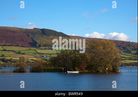 Crannog isola sul lago Llangorse Wales UK Foto Stock