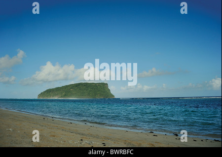 Vista di Manono island da Taufua Fale in Lalomanu Samoa occidentali la Polinesia Foto Stock