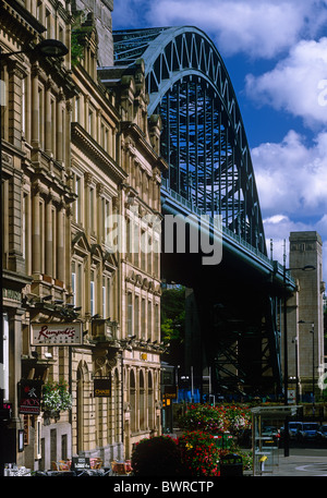 Una vista diurna del Tyne Bridge e Newcastle Quayside, Newcastle upon Tyne Foto Stock