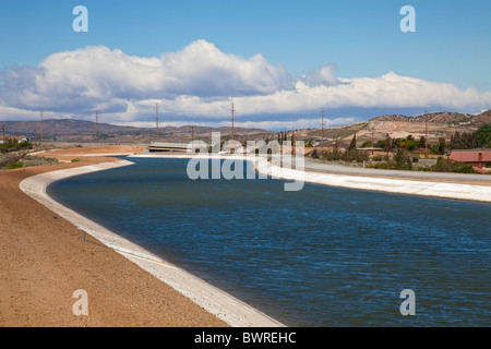 Il California acquedotto è stato il più grande e il più lungo dell'acqua sistema di trasporto di Palmdale, Contea di Los Angeles, California, Stati Uniti d'America Foto Stock