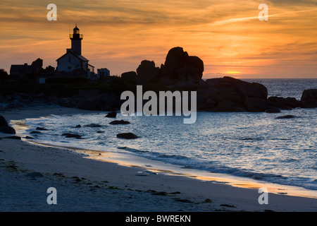 Francia Europa Brittany Pointe de Pontusval granitiche rocce di granito roccia costa rocciosa costa costiera Oceano Mare Foto Stock