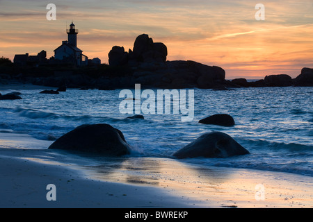 Francia Europa Brittany Pointe de Pontusval granitiche rocce di granito roccia costa rocciosa costa costiera Oceano Mare Foto Stock