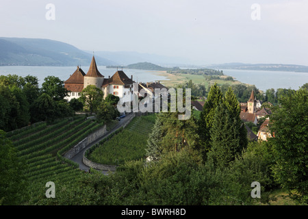 Svizzera Europa comune Erlach Outdoor all'aperto al di fuori del Cantone di Berna Berna città piccola città vecchia storica med Foto Stock