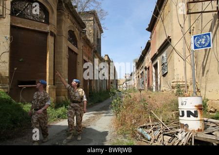 British soldati delle Nazioni Unite in seno all'ONU zona di buffer, Nicosia, Cipro Foto Stock