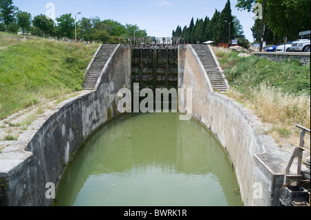 Uno degli ormai in disuso a serrature Fonseranes a Beziers Francia Foto Stock