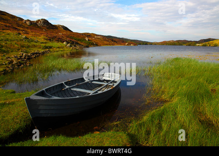 Barca a remi su Loch Drumbeg,Drumbeg,Lochinver,Highlands occidentali della Scozia,UK. Foto Stock