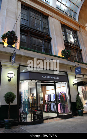 Una Austin Reed store in Nottingham, Inghilterra, Regno Unito Foto Stock