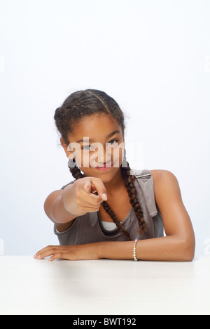 Ritratto di una ragazza con sollevato indice Foto Stock