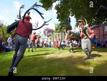 Un avvisatore acustico il ballerino Abbots Bromley Horn Dance Staffordshire REGNO UNITO Europa Foto Stock