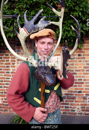 Un avvisatore acustico il ballerino Abbots Bromley Horn Dance Staffordshire REGNO UNITO Europa Foto Stock