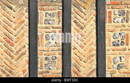 Close-up della costruzione di un Elizabethan mattone e legno incorniciata edificio. Foto Stock