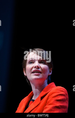 Welsh Liberal Democratici leader Kirsty Williams offre un discorso ai delegati presenti al gruppo del Partito europeo dei liberali democratici conferenza autunnale Foto Stock