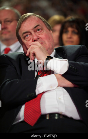 Ex Vice Primo Ministro Prescott Signore ascolta il leader del discorso a delgates durante il partito laburista in conferenza Foto Stock