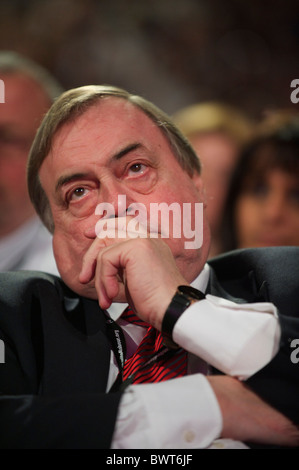 Ex Vice Primo Ministro Prescott Signore ascolta il leader del discorso a delgates durante il partito laburista in conferenza Foto Stock