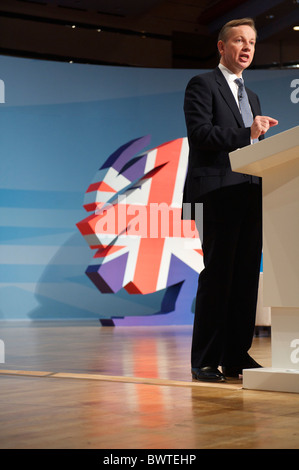 Il segretario di Stato per l'Educazione Michael Gove delegati di indirizzo sul terzo e penultimo giorno del partito conservatori Foto Stock