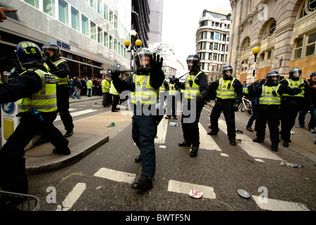 G20 banchieri bailout protesta nella City di Londra, Regno Unito come banca RBS è attaccato durante il vertice dei leader politici di tutto il mondo. Foto Stock