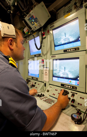 HMS Astute della Royal Navy più avanzato del sommergibile nelle acque dell' Isola di Skye - immagini a bordo dell'equipaggio Foto Stock