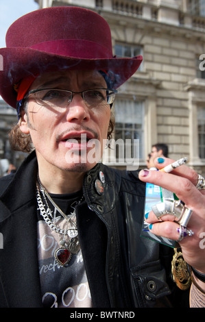 Il cantante Adam Ant pone per ritratti nel cortile del Somerset House alla settimana della moda di Londra il 22 settembre 2010. Foto Stock