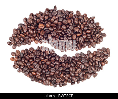 I chicchi di caffè in una forma di singolo chicco di caffè isolato su bianco Foto Stock