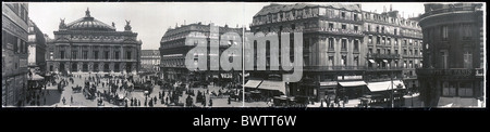 Place de l' Opera Parigi Francia Europa ca. 1909 storiche storia storico traffico opera house square persone Foto Stock