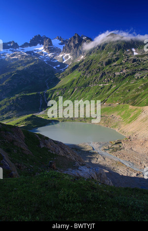 Alpi svizzere Funffingerstock pietra Steinsee lago di montagna lago panorama alpino montagne alpine Landsc Foto Stock