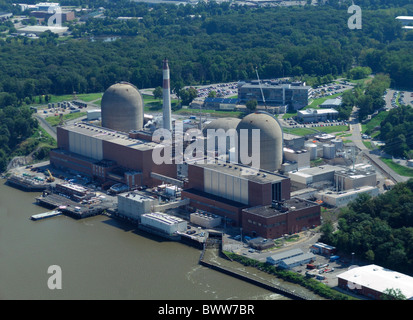 Vista aerea della centrale nucleare di Indian Point Energy Center sul fiume Hudson, Buchanan, nello stato di New York, Stati Uniti d'America Foto Stock