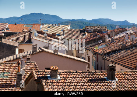 Piastrelle di terracotta tetti, Montauroux, Var, Provence-Alpes-Côte d'Azur, in Francia. Foto Stock