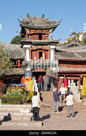 Torre Kegong, Sifang Street, Town Square, Dayan Città Vecchia di Lijiang, nella provincia dello Yunnan in Cina Foto Stock